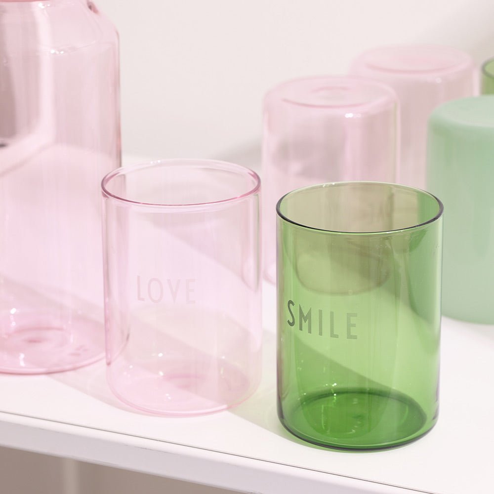 glasses_fd22b43c-c9ff-4fd6-a885-aac6e05bb0e9_1800x1800